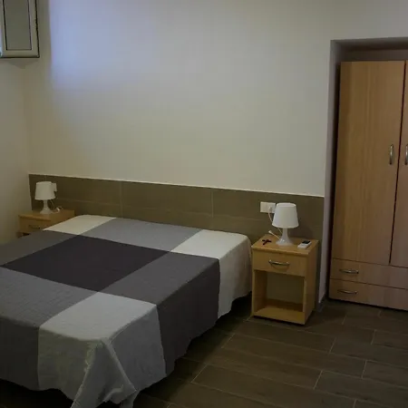 Apartment With One Bedroom In Vieste, With Furnished Garden - 700 M Fr